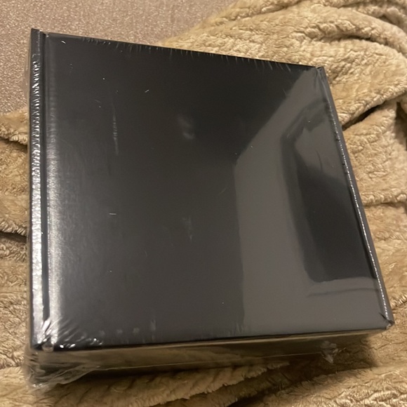 Brand New Beyonce Act I Renaissance Box - Pose 1 - Small - Picture 2 of 3